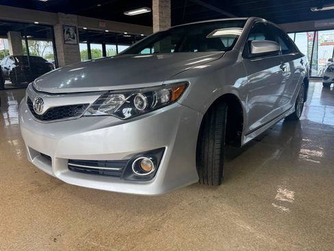 Used 2012 Toyota Camry SE image 3