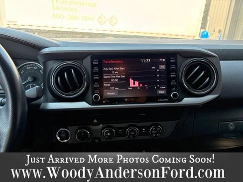 Used 2020 Toyota Tacoma TRD Off-Road AWD/4WD image 11