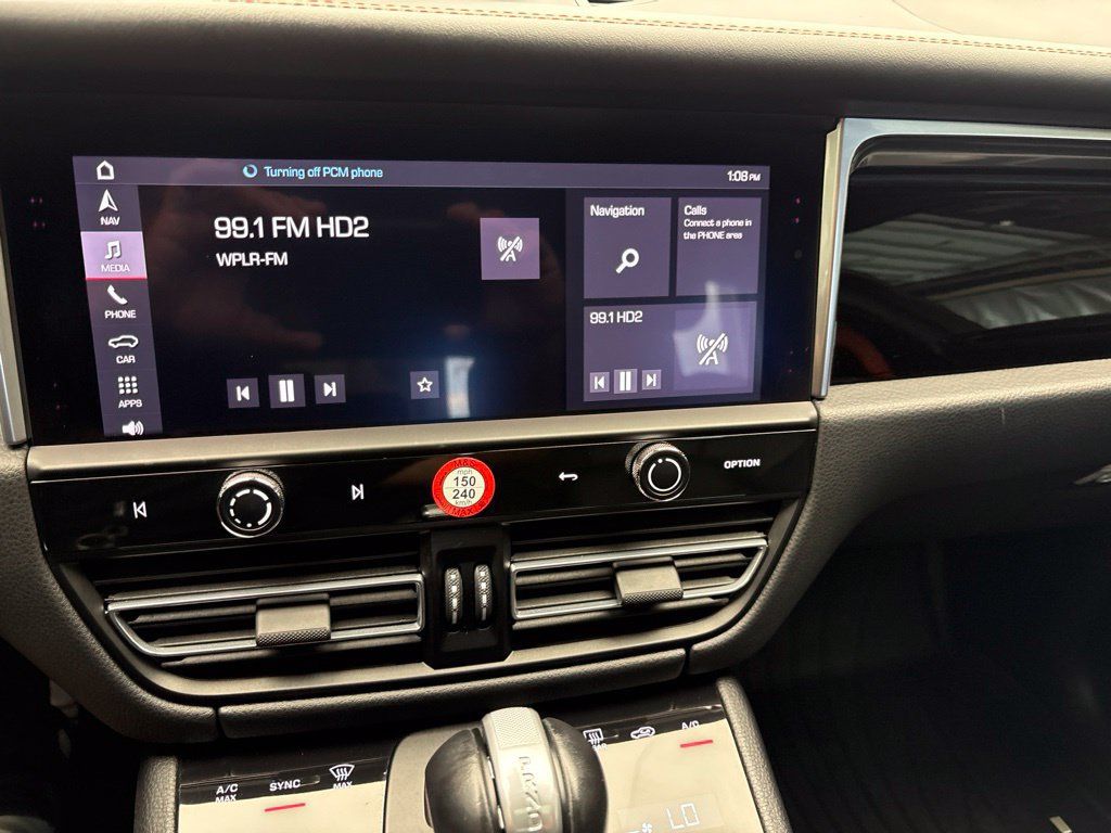 Certified 2024 Porsche Macan AWD/4WD image 34