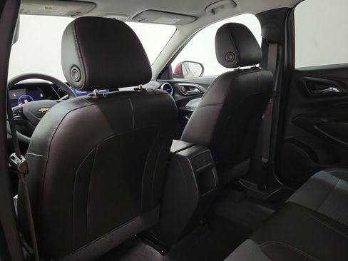 Used 2025 Chevrolet Trax LT image 13