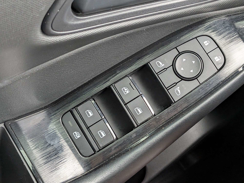 Used 2025 Nissan Rogue S FWD image 23
