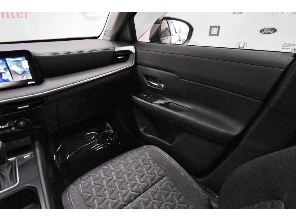 Used 2026 Nissan Kicks SV w/ SV Premium Package FWD image 8