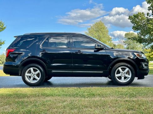 Used 2016 Ford Explorer XLT w/ Equipment Group 202A image 5