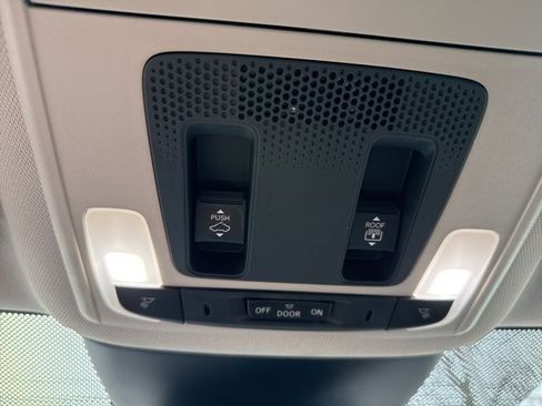 Certified 2025 Honda Pilot Touring image 34