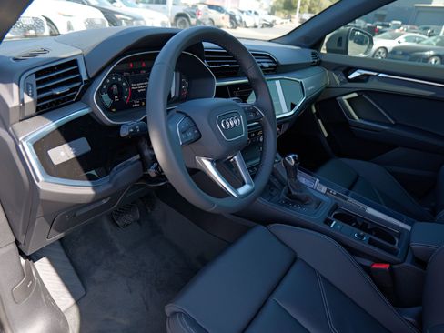 New 2025 Audi Q3 2.0T Premium image 8