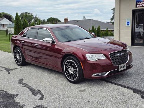 Used 2019 Chrysler 300 Limited AWD/4WD image 3
