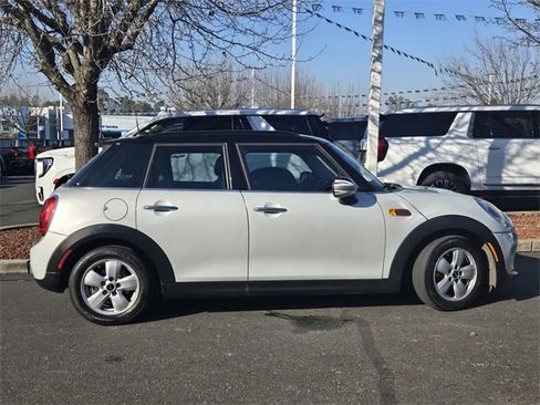 Used 2015 MINI Cooper 4-Door Hardtop image 3