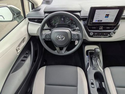 Used 2025 Toyota Corolla LE FWD image 14
