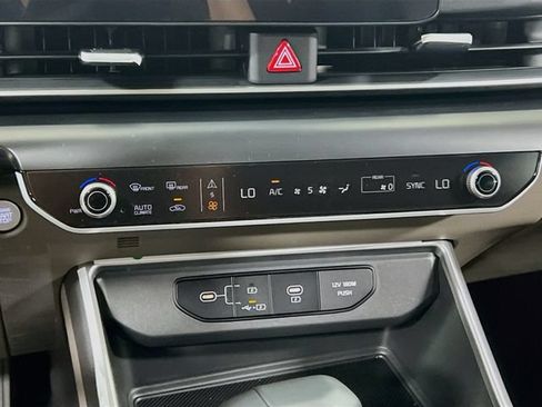 New 2027 Kia Carnival LX FWD image 16