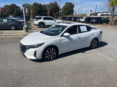 Used 2024 Nissan Sentra SV w/ SV Premium Package image 3