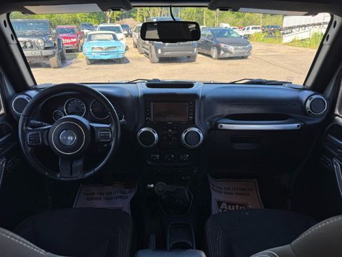 Used 2016 Jeep Wrangler Unlimited Sahara AWD/4WD image 21