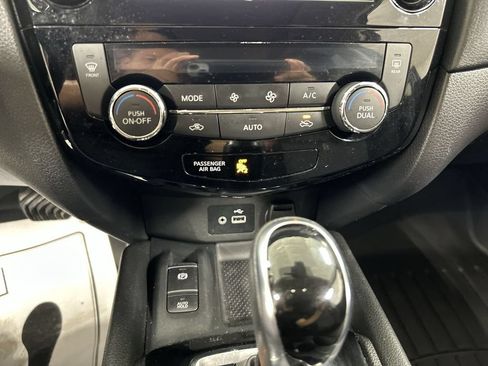 Used 2020 Nissan Rogue SV w/ Sun & Sound Touring Package AWD/4WD image 17