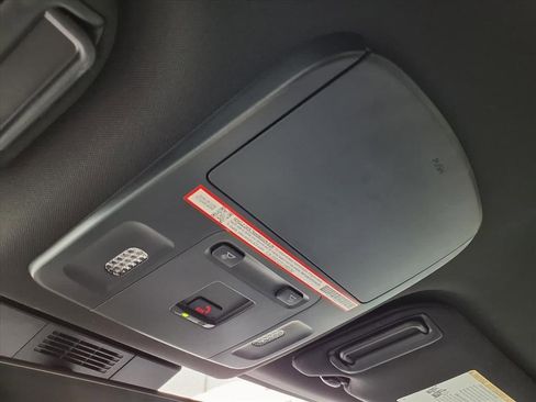 Used 2025 Toyota Camry SE image 23