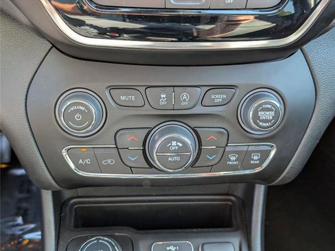 Used 2022 Jeep Cherokee Limited image 26