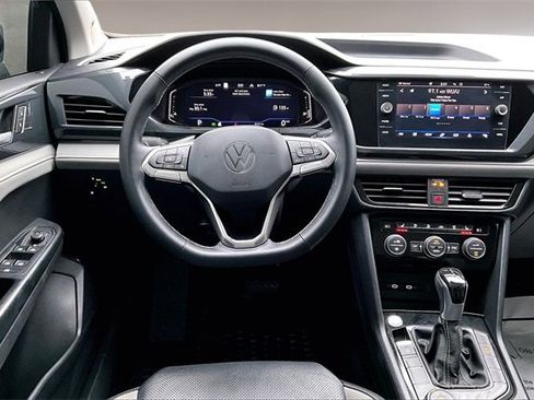 Used 2022 Volkswagen Taos SEL image 8