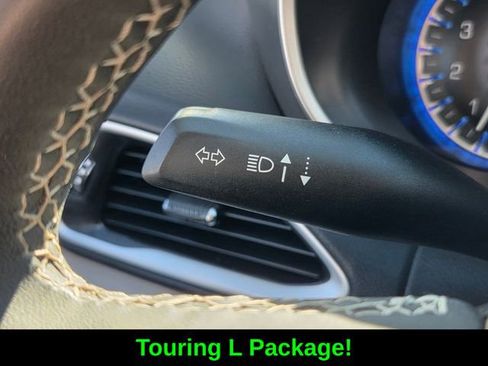 Used 2024 Chrysler Pacifica Touring-L FWD image 31