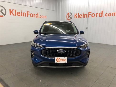 Used 2023 Ford Escape Platinum w/ Premium Technology Package image 2