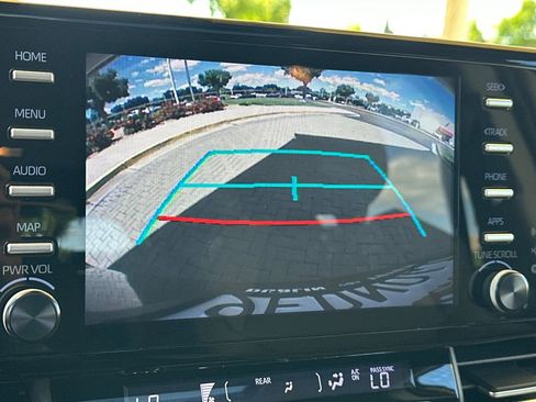 Certified 2022 Toyota Sienna XLE FWD image 25