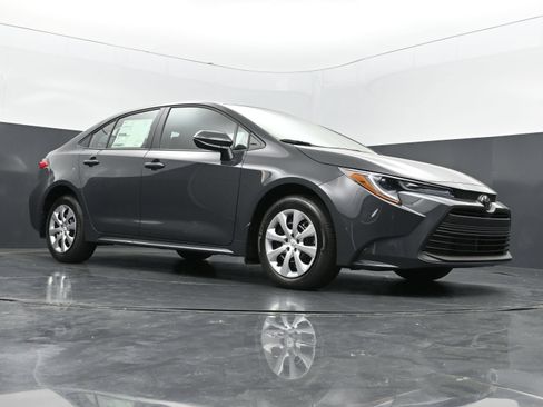 Used 2026 Toyota Corolla LE FWD image 41