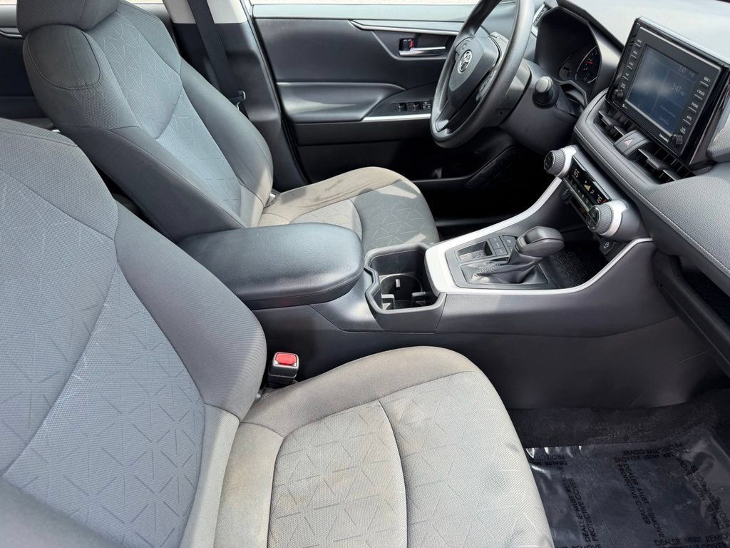 Used 2022 Toyota RAV4 XLE w/ Convenience Package FWD image 15