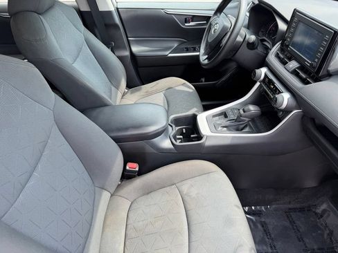 Used 2022 Toyota RAV4 XLE w/ Convenience Package FWD image 15