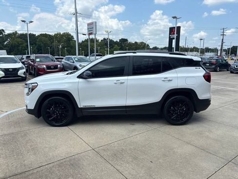 Used 2024 GMC Terrain SLE w/ Elevation Edition FWD image 4