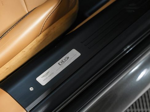 Used 2021 Aston Martin DBS Superleggera Volante image 24