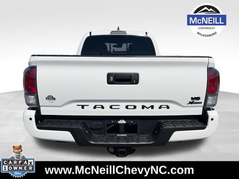 Used 2022 Toyota Tacoma TRD Off-Road w/ Technology Package AWD/4WD image 7