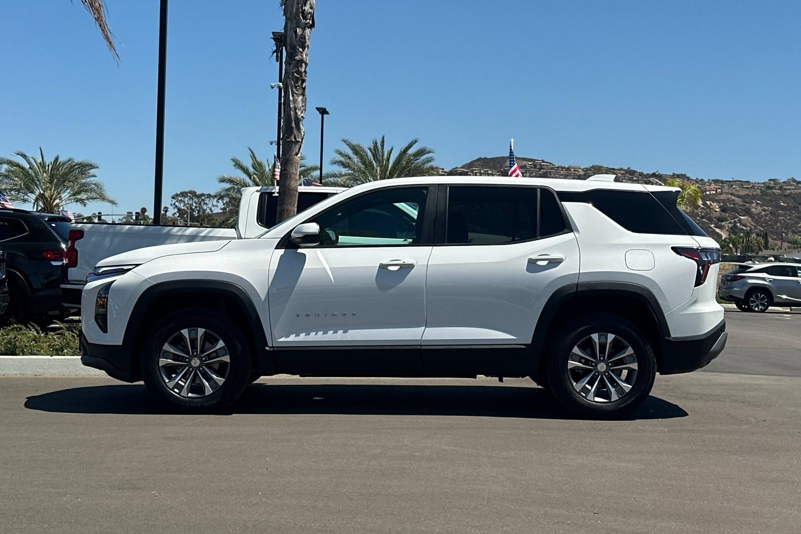 Used 2025 Chevrolet Equinox LT FWD image 7