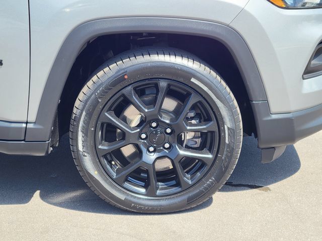 Used 2023 Jeep Compass Latitude AWD/4WD image 29
