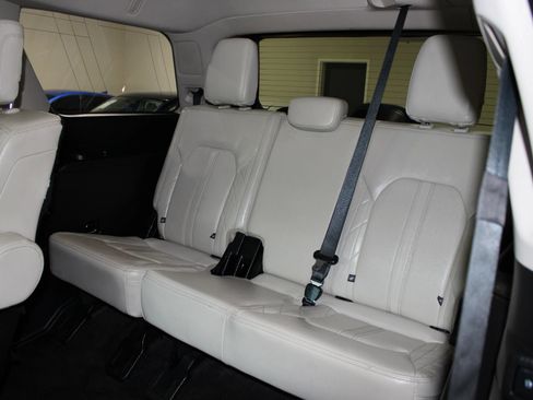Used 2018 Ford Expedition Platinum RWD image 37