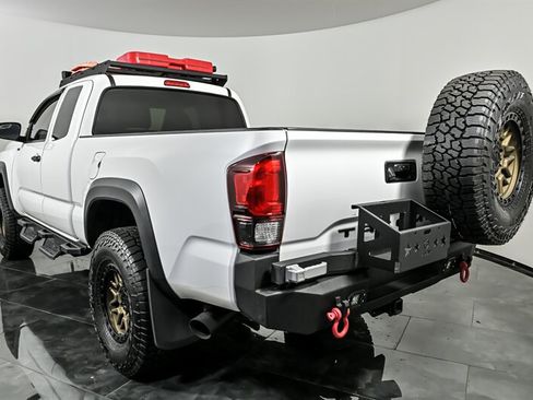 Used 2019 Toyota Tacoma SR w/ SX Package RWD image 7
