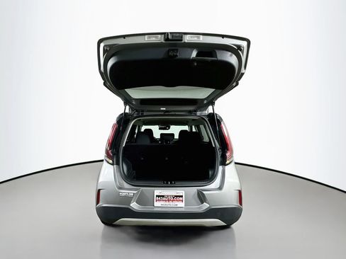 Used 2023 Kia Soul LX w/ Option Group 015 FWD image 33