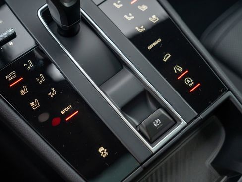 New 2026 Porsche Macan image 20