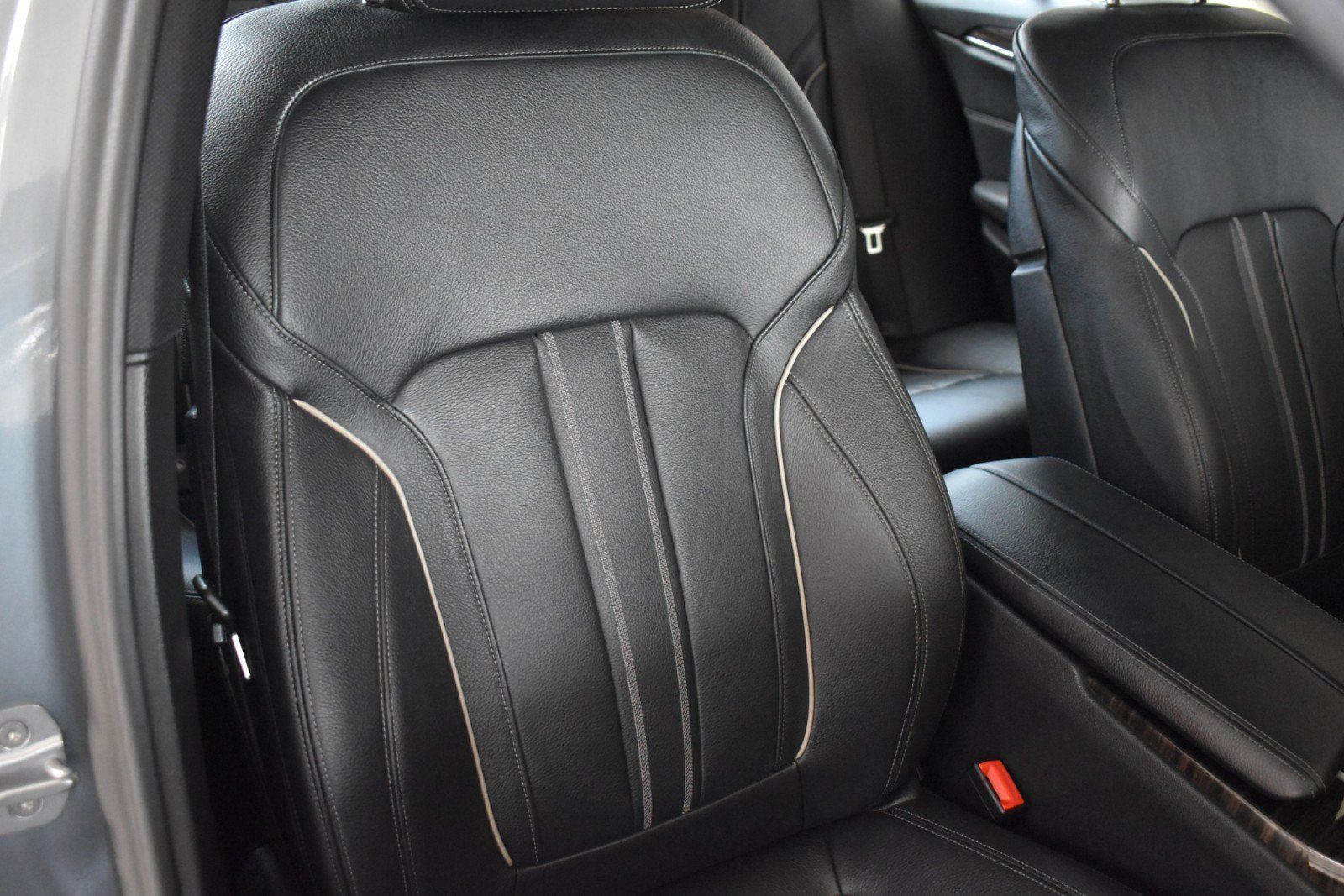 Used 2019 BMW 530e xDrive w/ Convenience Package AWD/4WD image 28