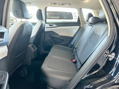 New 2026 Volkswagen Taos SE image 39