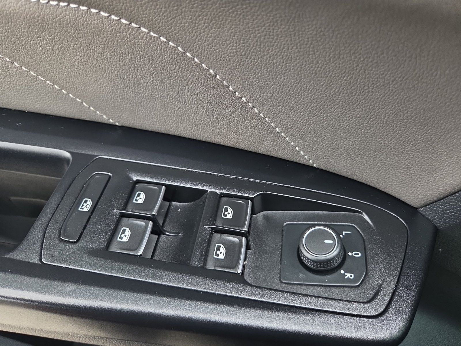 Used 2021 Volkswagen Atlas SE w/ Panoramic Sunroof Package AWD/4WD image 26