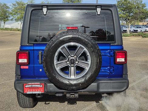 Used 2018 Jeep Wrangler Unlimited Sport image 5