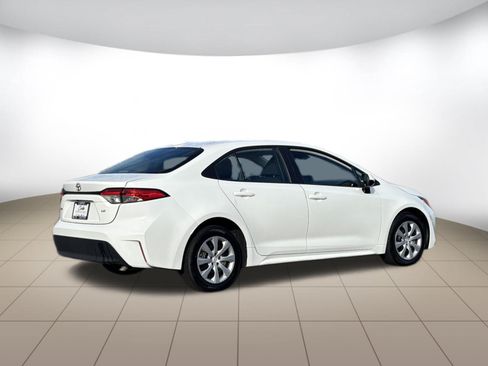 Used 2023 Toyota Corolla LE FWD image 7