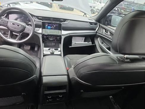 Used 2023 Jeep Grand Cherokee Altitude image 13