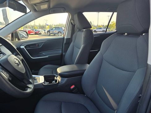 Used 2019 Toyota RAV4 LE AWD/4WD image 12