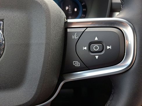 Certified 2025 Volvo XC40 B5 Core image 23