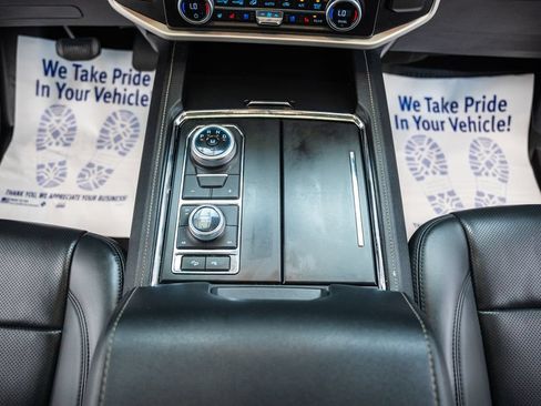 Used 2022 Ford Expedition XLT AWD/4WD image 32