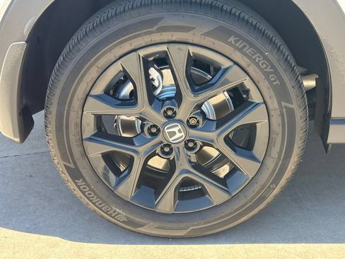 Certified 2025 Honda HR-V Sport image 7