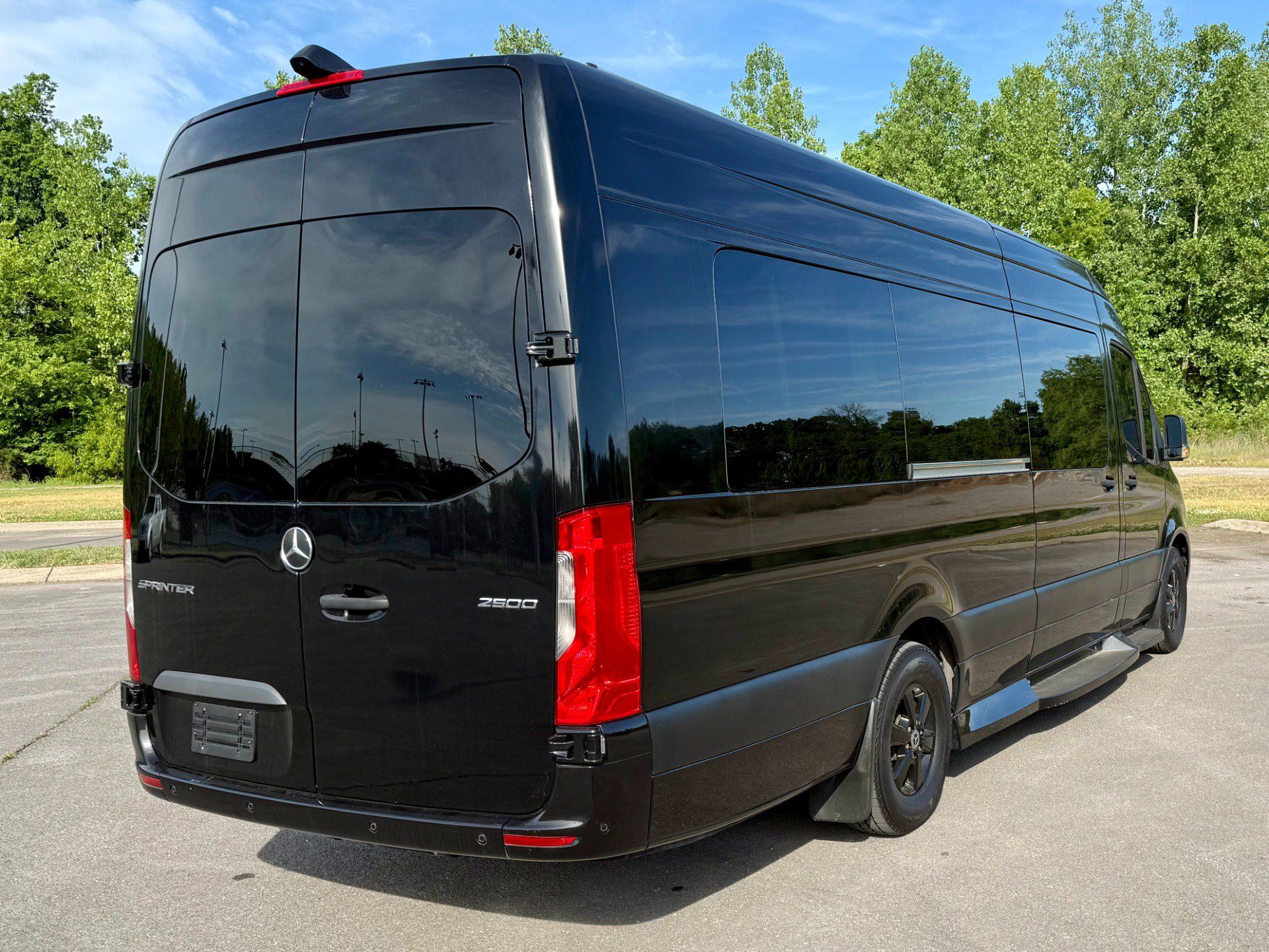 Used 2022 Mercedes-Benz Sprinter 2500 w/ Parking Package image 3
