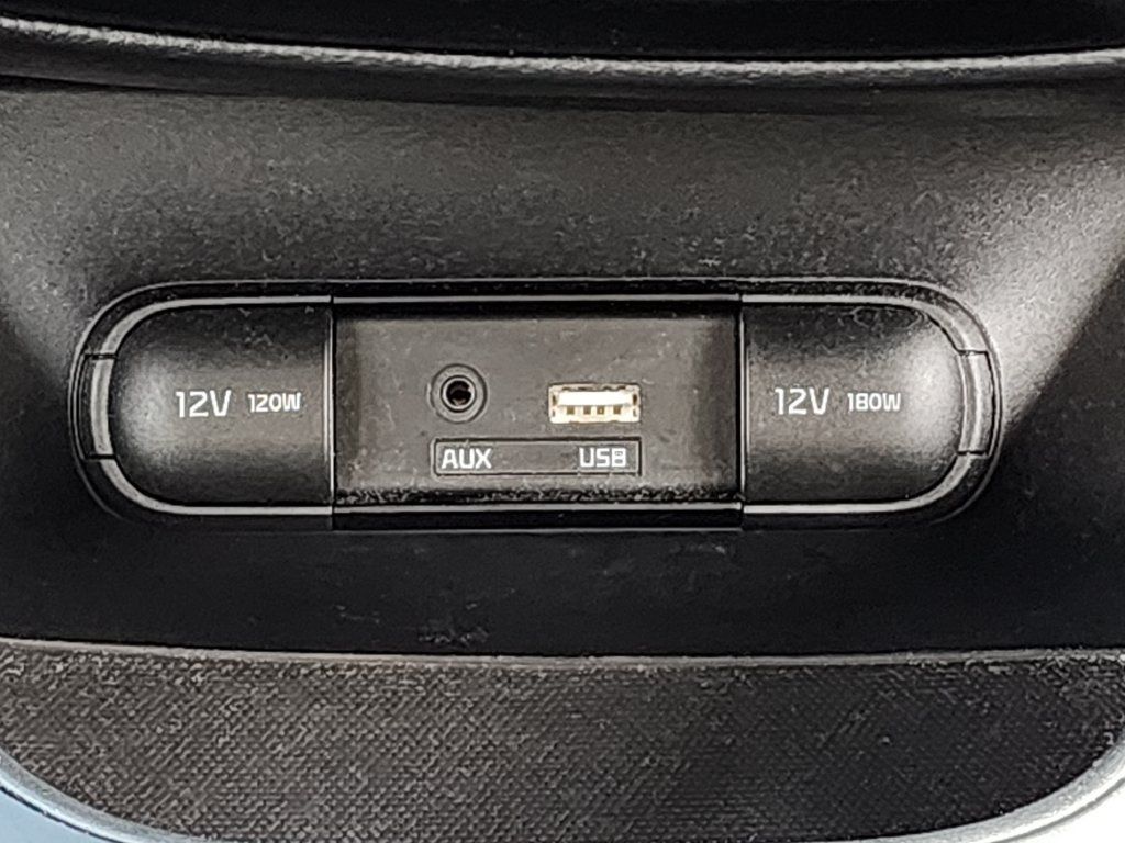 Used 2017 Kia Soul + FWD image 22