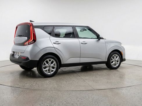 Used 2025 Kia Soul LX w/ LX Technology Package FWD image 9