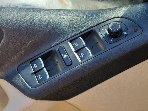 Used 2017 Volkswagen Tiguan Wolfsburg Edition FWD image 29