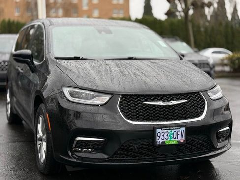 Used 2025 Chrysler Pacifica Select AWD/4WD image 7