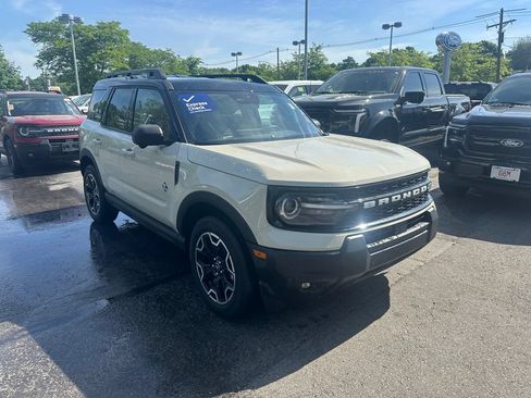 Used 2025 Ford Bronco Sport Outer Banks w/ Outer Banks Tech Package+ AWD/4WD image 3
